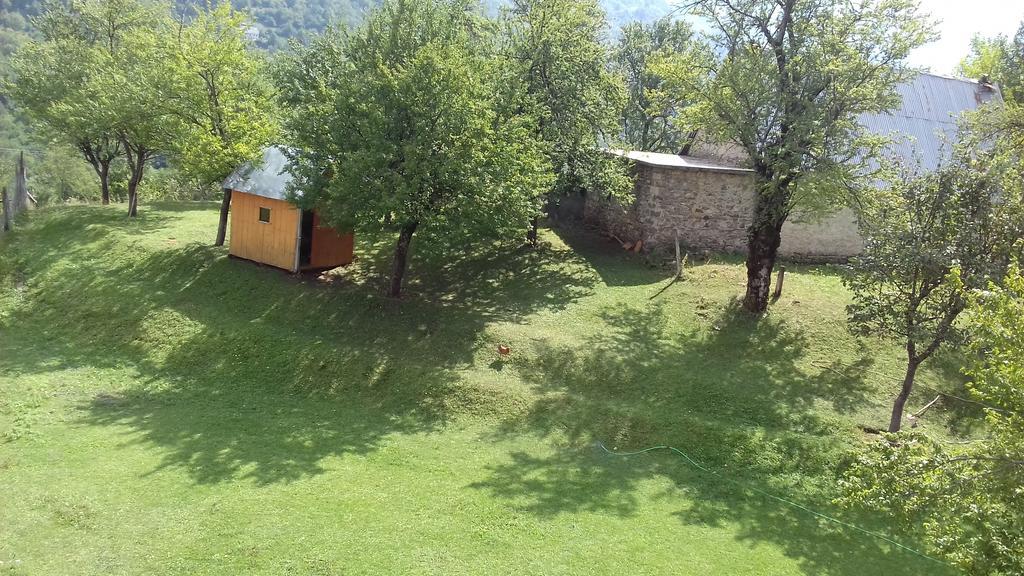 Guesthouse Dritan Tethorja Theth Exterior photo